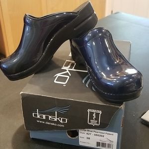 Dansko shiny leather Women's size 38 EUC